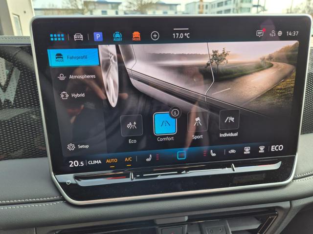 Volkswagen Tiguan Life 1,5 l eHybrid OPF 204PS DSG Design Paket "Dark" LED-Plus-Scheinw. elektr. Heckklappe Sitzheizung v+h Lenkradheizung Frontscheibe beheizb. R&uuml;ckf.Kamera Klimaautomatik VW-Radio Bluetooth wireless Apple CarPlay + Android Auto PDC ACC 2xKeyl 