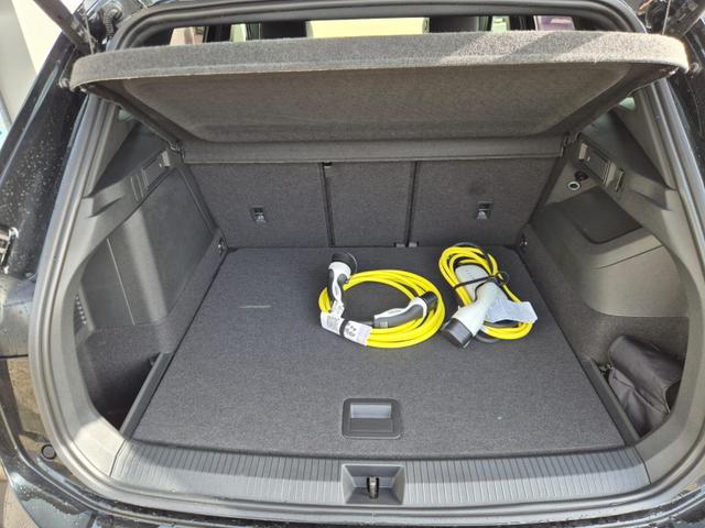 Volkswagen Tiguan Life 1,5 l eHybrid OPF 204PS DSG Design Paket "Dark" LED-Plus-Scheinw. elektr. Heckklappe Sitzheizung v+h Lenkradheizung Frontscheibe beheizb. R&uuml;ckf.Kamera Klimaautomatik VW-Radio Bluetooth wireless Apple CarPlay + Android Auto PDC ACC 2xKeyl 