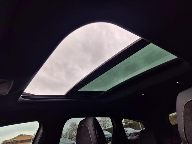 Peugeot 308 SW GT Exclusive 1.2 Hybrid 145PS Automatik Matrix-LED elektr. PanoDach Heckklappe Sitzheizung Lenkradheizung Navi 10" HD-Touchscreen wireless Apple CarPlay + Android Auto FOCAL-System 2x Keyless ACC 4x Kamera PDC v+h 18"LM 