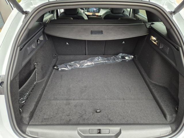 Peugeot 308 SW GT Exclusive 1.2 Hybrid 145PS Automatik Matrix-LED elektr. PanoDach Heckklappe Sitzheizung Lenkradheizung Navi 10" HD-Touchscreen wireless Apple CarPlay + Android Auto FOCAL-System 2x Keyless ACC 4x Kamera PDC v+h 18"LM 