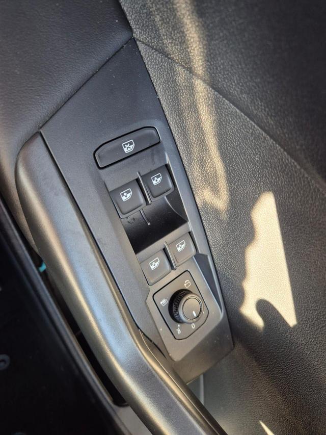 Volkswagen T-Cross 1.0 TSI 116PS DSG Life LED-Matrix-Scheinwerfer ACC Klimaautomatik Sitzheizung PDC v+h 17-LM abged.Scheiben 2xKeyless DAB+ Bluetooth Touchscreen Apple CarPlay Android Auto 