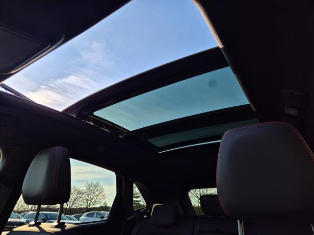 Ford Kuga ST-Line X 243PS PHEV Automatik Black Package Matrix-LED schwenkb. AHK elektr. PanoDach Sitzheizung v+h Lenkradheizung Frontscheibe beheizb. Navi SYNC4 Apple CarPlay Android Auto Touchscreen PDC 4xKamera 2xKeyless B+O Sound 20"LM vollelektr. Reic 