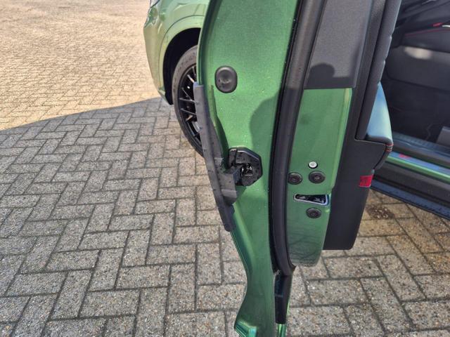 Ford Kuga ST-Line X 243PS PHEV Automatik Black Package Matrix-LED schwenkb. AHK elektr. PanoDach Sitzheizung v+h Lenkradheizung Frontscheibe beheizb. Navi SYNC4 Apple CarPlay Android Auto Touchscreen PDC 4xKamera 2xKeyless B+O Sound 20"LM vollelektr. Reic 