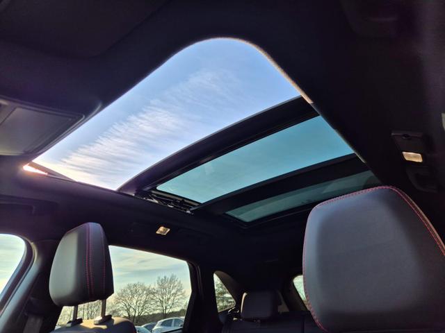 Ford Kuga ST-Line X 243PS PHEV Automatik Matrix-LED schwenkb. AHK elektr. PanoDach Sitzheizung v+h Lenkradheizung Frontscheibe beheizb. Navi SYNC4 Apple CarPlay Android Auto Touchscreen PDC 4xKamera 2xKeyless B+O Sound 19"LM vollelektr. Reichweite 65KM 