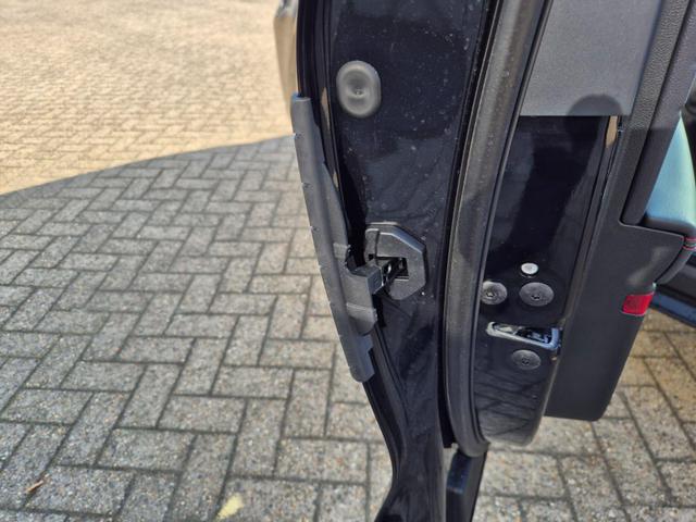 Ford Kuga ST-Line X 243PS PHEV Automatik Matrix-LED schwenkb. AHK elektr. PanoDach Sitzheizung v+h Lenkradheizung Frontscheibe beheizb. Navi SYNC4 Apple CarPlay Android Auto Touchscreen PDC 4xKamera 2xKeyless B+O Sound 19"LM vollelektr. Reichweite 65KM 