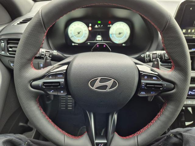 Hyundai i30 Kombi 1.6 T-GDI 150PS Automatik N-Line MY2026 Sitzheizung Lenkradheizung Klimaautomatik Navi 10,3"-Touchscreen Bluelink Apple CarPlay + Android Auto PDC v+h R&uuml;ckf.Kamera 18-LM 