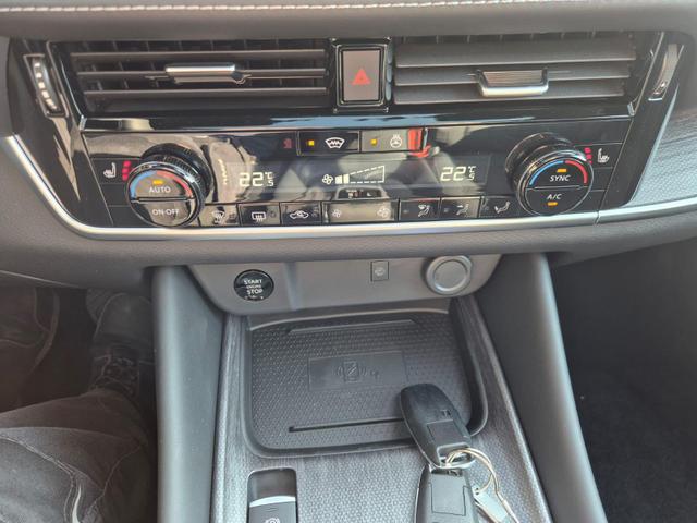 Nissan Qashqai 1.3 DIG-T MHEV 158 PS X-Tronic Tekna Voll-Leder Klimaautomatik PanoGlasdach Sitzheizung Lenkradheizung Navi Head-Up Display elektr. Heckklappe ACC PDC v+h 360&deg;Kamera DAB Bluetooth Touchscreen Apple CarPlay Android Auto 19"LM 