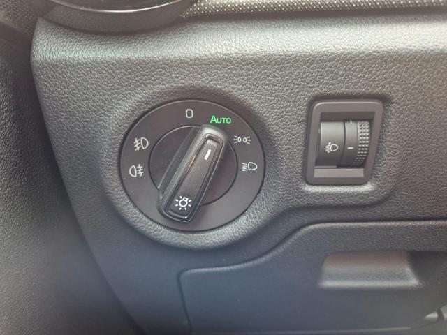 Skoda Fabia 1.0 TSI 95PS Selection 5-t&uuml;rig R&uuml;ckf.Kamera Parksensoren Sitzheizung Multifunktionslenkrad Klima Skoda-Radio Bluetooth Touchscreen Tempomat Nebelsch. Apple CarPlay + Android Auto 