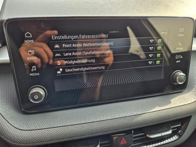 Skoda Fabia 1.0 TSI 95PS Selection 5-t&uuml;rig R&uuml;ckf.Kamera Parksensoren Sitzheizung Multifunktionslenkrad Klima Skoda-Radio Bluetooth Touchscreen Tempomat Nebelsch. Apple CarPlay + Android Auto 