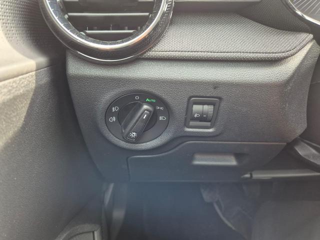 Skoda Fabia 1.0 TSI 95PS Selection 5-t&uuml;rig R&uuml;ckf.Kamera Parksensoren Sitzheizung Multifunktionslenkrad Klima Skoda-Radio Bluetooth Touchscreen Tempomat Nebelsch. Apple CarPlay + Android Auto 