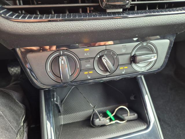 Skoda Fabia 1.0 TSI 95PS Selection 5-t&uuml;rig R&uuml;ckf.Kamera Parksensoren Sitzheizung Multifunktionslenkrad Klima Skoda-Radio Bluetooth Touchscreen Tempomat Nebelsch. Apple CarPlay + Android Auto 