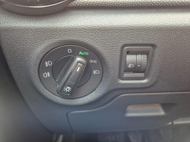 Skoda Fabia 1.0 TSI 95PS Selection 5-t&uuml;rig R&uuml;ckf.Kamera Parksensoren Sitzheizung Multifunktionslenkrad Klima Skoda-Radio Bluetooth Touchscreen Tempomat Nebelsch. Apple CarPlay + Android Auto 