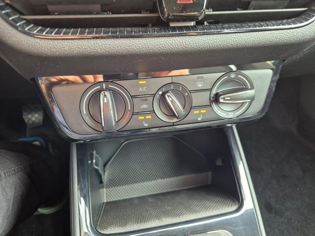 Skoda Fabia 1.0 TSI 95PS Selection 5-t&uuml;rig R&uuml;ckf.Kamera Parksensoren Sitzheizung Multifunktionslenkrad Klima Skoda-Radio Bluetooth Touchscreen Tempomat Nebelsch. Apple CarPlay + Android Auto 