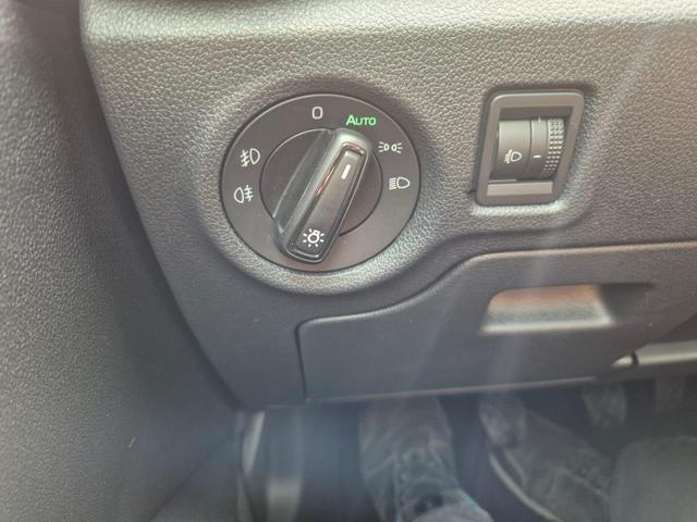 Skoda Fabia 1.0 TSI 95PS Selection 5-t&uuml;rig R&uuml;ckf.Kamera Parksensoren Sitzheizung Multifunktionslenkrad Klima Skoda-Radio Bluetooth Touchscreen Tempomat Nebelsch. Apple CarPlay + Android Auto 