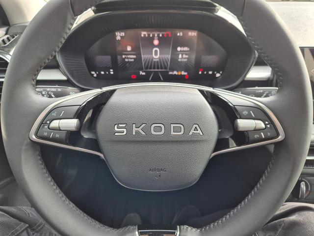 Skoda Fabia 1.0 TSI 95PS Selection 5-t&uuml;rig R&uuml;ckf.Kamera Parksensoren Sitzheizung Multifunktionslenkrad Klima Skoda-Radio Bluetooth Touchscreen Tempomat Nebelsch. Apple CarPlay + Android Auto 