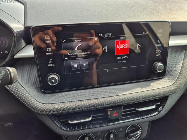 Skoda Fabia 1.0 TSI 95PS Selection 5-t&uuml;rig R&uuml;ckf.Kamera Parksensoren Sitzheizung Multifunktionslenkrad Klima Skoda-Radio Bluetooth Touchscreen Tempomat Nebelsch. Apple CarPlay + Android Auto 