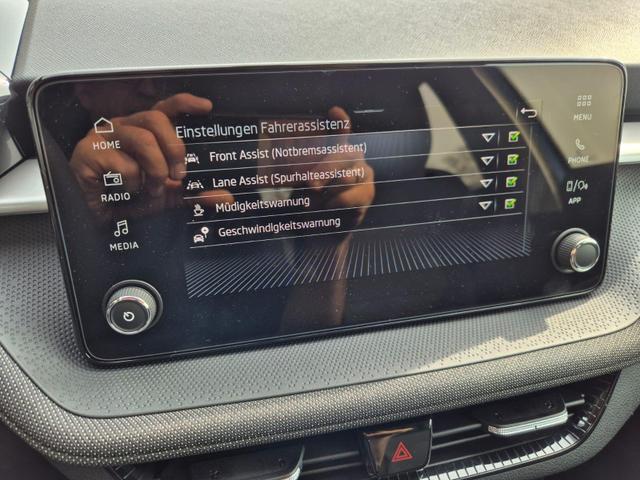 Skoda Fabia 1.0 TSI 95PS Selection 5-t&uuml;rig R&uuml;ckf.Kamera Parksensoren Sitzheizung Multifunktionslenkrad Klima Skoda-Radio Bluetooth Touchscreen Tempomat Nebelsch. Apple CarPlay + Android Auto 