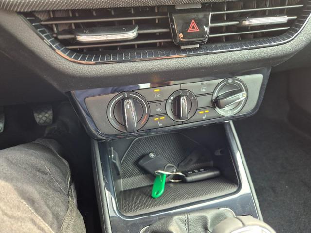 Skoda Fabia 1.0 TSI 95PS Selection 5-t&uuml;rig R&uuml;ckf.Kamera Parksensoren Sitzheizung Multifunktionslenkrad Klima Skoda-Radio Bluetooth Touchscreen Tempomat Nebelsch. Apple CarPlay + Android Auto 