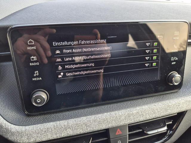 Skoda Kamiq 1.0 TSI 115PS DSG Selection R&uuml;ckf.Kamera PDC v+h Sitzheizung Klimaautomatik Skoda-Radio Apple CarPlay + Android Auto Tempomat Garantieverl&auml;ngerung 16"LM 