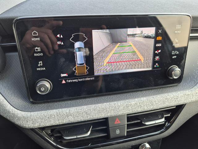 Skoda Kamiq 1.0 TSI 115PS DSG Selection R&uuml;ckf.Kamera PDC v+h Sitzheizung Klimaautomatik Skoda-Radio Apple CarPlay + Android Auto Tempomat Garantieverl&auml;ngerung 16"LM 