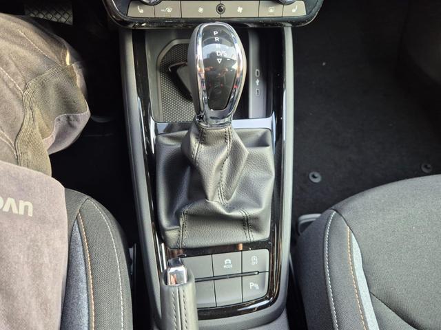 Skoda Kamiq 1.0 TSI 115PS DSG Selection R&uuml;ckf.Kamera PDC v+h Sitzheizung Klimaautomatik Skoda-Radio Apple CarPlay + Android Auto Tempomat Garantieverl&auml;ngerung 16"LM 