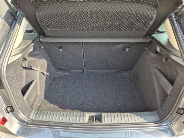Skoda Kamiq 1.0 TSI 115PS DSG Selection AHK R&uuml;ckf.Kamera PDC v+h Sitzheizung Klimaautomatik Skoda-Radio Apple CarPlay + Android Auto Tempomat Garantieverl&auml;ngerung 16"LM 