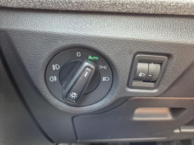 Skoda Kamiq 1.0 TSI 115PS DSG Selection AHK R&uuml;ckf.Kamera PDC v+h Sitzheizung Klimaautomatik Skoda-Radio Apple CarPlay + Android Auto Tempomat Garantieverl&auml;ngerung 16"LM 