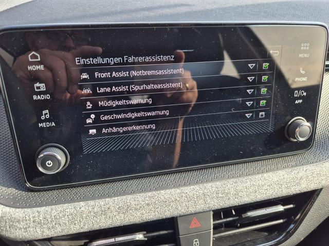 Skoda Kamiq 1.0 TSI 115PS DSG Selection AHK R&uuml;ckf.Kamera PDC v+h Sitzheizung Klimaautomatik Skoda-Radio Apple CarPlay + Android Auto Tempomat Garantieverl&auml;ngerung 16"LM 