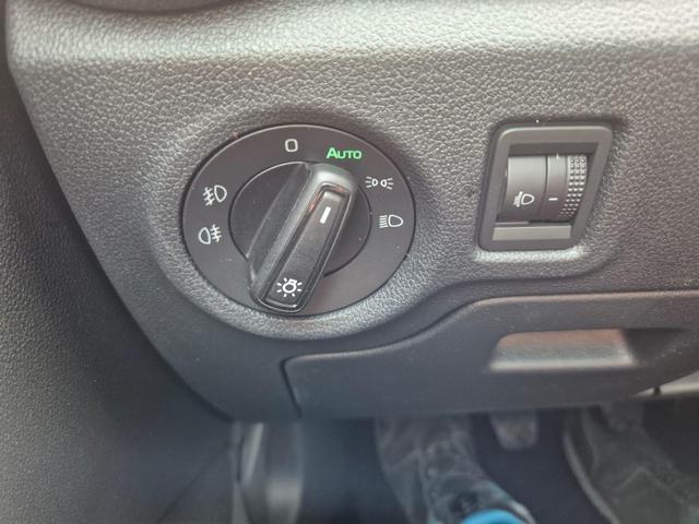 Skoda Fabia 1.0 TSI 95PS Selection 5-t&uuml;rig R&uuml;ckf.Kamera Parksensoren Sitzheizung Multifunktionslenkrad Klima Skoda-Radio Bluetooth Touchscreen Tempomat Nebelsch. Apple CarPlay + Android Auto 