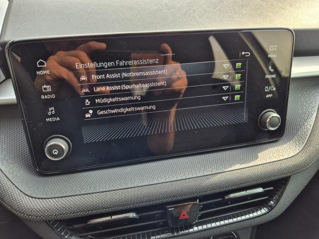 Skoda Fabia 1.0 TSI 95PS Selection 5-t&uuml;rig R&uuml;ckf.Kamera Parksensoren Sitzheizung Multifunktionslenkrad Klima Skoda-Radio Bluetooth Touchscreen Tempomat Nebelsch. Apple CarPlay + Android Auto 