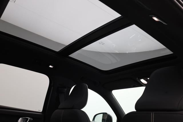 Volvo XC40 2.0 Black Edition Plus B4 Mild-Hybrid 197PS Automatik elektr. PanoDach R&uuml;ckf.Kamera PDC v+h ACC el.Heckklappe Harma/Kadon-Sound Klimaautomatik Sitzheizung Lenkradheizung Apple CarPlay Android Auto 20-LM 