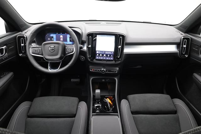 Volvo XC40 2.0 Black Edition Plus B4 Mild-Hybrid 197PS Automatik elektr. PanoDach R&uuml;ckf.Kamera PDC v+h ACC el.Heckklappe Harma/Kadon-Sound Klimaautomatik Sitzheizung Lenkradheizung Apple CarPlay Android Auto 20-LM 