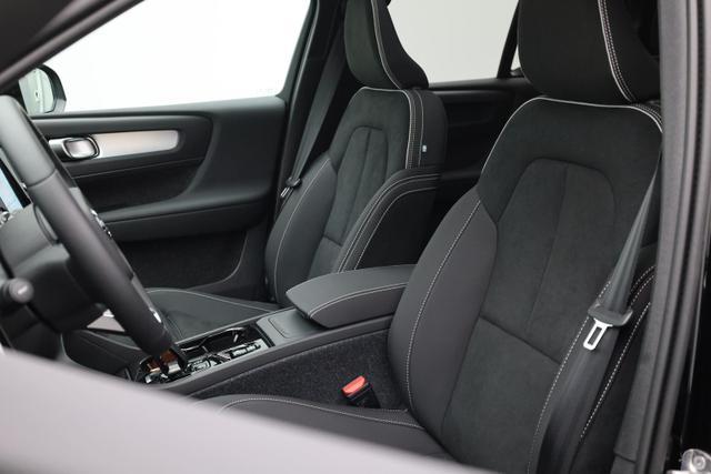 Volvo XC40 2.0 Black Edition Plus B4 Mild-Hybrid 197PS Automatik elektr. PanoDach R&uuml;ckf.Kamera PDC v+h ACC el.Heckklappe Harma/Kadon-Sound Klimaautomatik Sitzheizung Lenkradheizung Apple CarPlay Android Auto 20-LM 