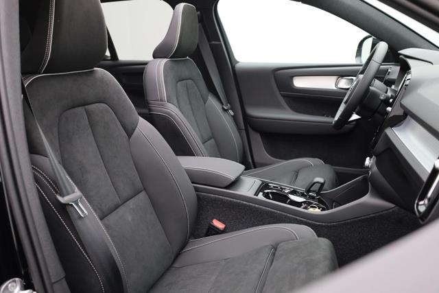 Volvo XC40 2.0 Black Edition Plus B4 Mild-Hybrid 197PS Automatik elektr. PanoDach R&uuml;ckf.Kamera PDC v+h ACC el.Heckklappe Harma/Kadon-Sound Klimaautomatik Sitzheizung Lenkradheizung Apple CarPlay Android Auto 20-LM 