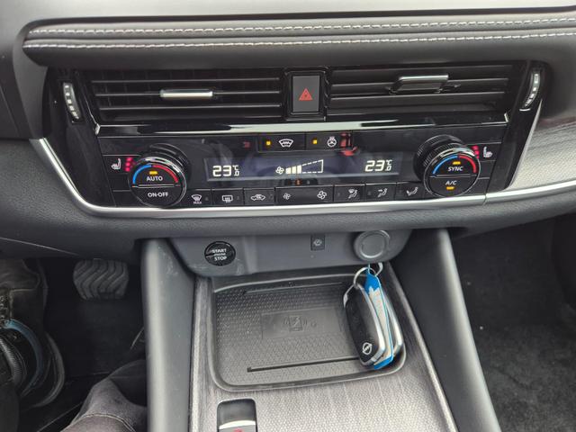 Nissan Qashqai 1.3 DIG-T MHEV 158 PS X-Tronic Tekna Voll-Leder Klimaautomatik PanoGlasdach Sitzheizung Lenkradheizung Navi Head-Up Display elektr. Heckklappe ACC PDC v+h 360&deg;Kamera DAB Bluetooth Touchscreen Apple CarPlay Android Auto 19"LM 