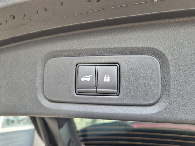 Nissan Qashqai 1.3 DIG-T MHEV 158 PS X-Tronic Tekna Voll-Leder Klimaautomatik PanoGlasdach Sitzheizung Lenkradheizung Navi Head-Up Display elektr. Heckklappe ACC PDC v+h 360&deg;Kamera DAB Bluetooth Touchscreen Apple CarPlay Android Auto 19"LM 