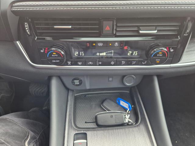 Nissan Qashqai 1.3 DIG-T MHEV 158 PS X-Tronic Tekna Voll-Leder Klimaautomatik PanoGlasdach Sitzheizung Lenkradheizung Navi Head-Up Display elektr. Heckklappe ACC PDC v+h 360&deg;Kamera DAB Bluetooth Touchscreen Apple CarPlay Android Auto 19"LM 