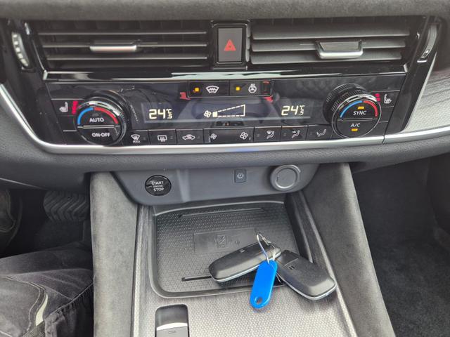 Nissan Qashqai 1.3 DIG-T MHEV 158 PS X-Tronic Tekna Premium Paket 20"LM Teil-Leder PanoGlasdach Klimaautomatik Sitzheizung Lenkradheizung Navi Head-Up Display elektr. Heckklappe ACC PDC v+h 360&deg;Kamera DAB Bluetooth Touchscreen Apple CarPlay Android Auto 