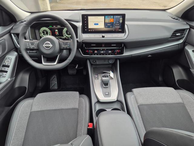 Nissan Qashqai 1.3 DIG-T MHEV 158 PS X-Tronic N-Connecta Teil-Leder PanoGlasdach Klimaautomatik Sitzheizung Lenkradheizung Navi ACC PDC v+h 360&deg;Kamera DAB Bluetooth Touchscreen Apple CarPlay Android Auto 18"LM 