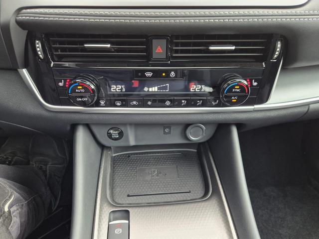 Nissan Qashqai 1.3 DIG-T MHEV 158 PS X-Tronic N-Connecta Teil-Leder PanoGlasdach Klimaautomatik Sitzheizung Lenkradheizung Navi ACC PDC v+h 360&deg;Kamera DAB Bluetooth Touchscreen Apple CarPlay Android Auto 18"LM 