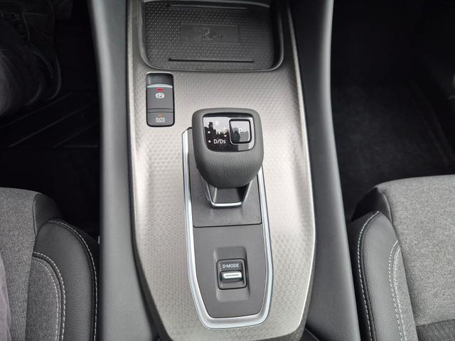 Nissan Qashqai 1.3 DIG-T MHEV 158 PS X-Tronic N-Connecta Teil-Leder PanoGlasdach Klimaautomatik Sitzheizung Lenkradheizung Navi ACC PDC v+h 360&deg;Kamera DAB Bluetooth Touchscreen Apple CarPlay Android Auto 18"LM 