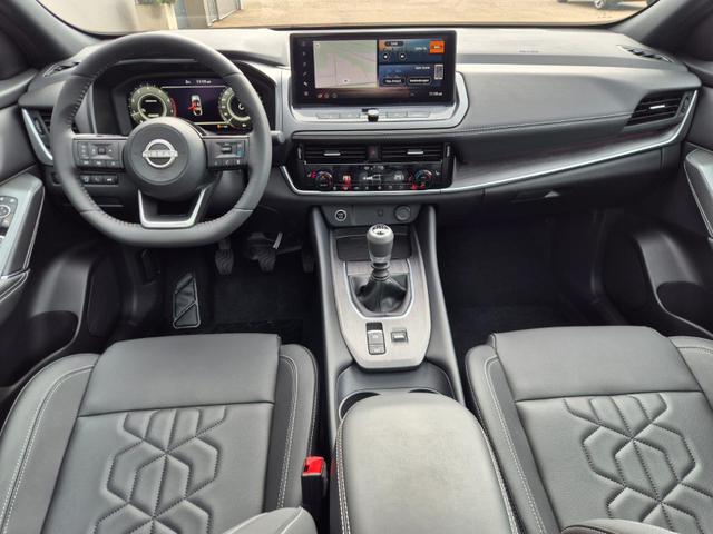 Nissan Qashqai 1.3 DIG-T MHEV 140PS Tekna Voll-Leder Klimaautomatik PanoGlasdach Sitzheizung Lenkradheizung Navi Head-Up Display elektr. Heckklappe ACC PDC v+h 360&deg;Kamera DAB Bluetooth Touchscreen Apple CarPlay Android Auto 19"LM 