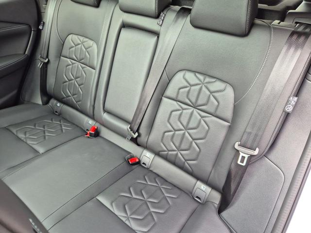 Nissan Qashqai 1.3 DIG-T MHEV 140PS Tekna Voll-Leder Klimaautomatik PanoGlasdach Sitzheizung Lenkradheizung Navi Head-Up Display elektr. Heckklappe ACC PDC v+h 360&deg;Kamera DAB Bluetooth Touchscreen Apple CarPlay Android Auto 19"LM 