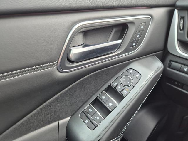 Nissan Qashqai 1.3 DIG-T MHEV 140PS Tekna Voll-Leder Klimaautomatik PanoGlasdach Sitzheizung Lenkradheizung Navi Head-Up Display elektr. Heckklappe ACC PDC v+h 360&deg;Kamera DAB Bluetooth Touchscreen Apple CarPlay Android Auto 19"LM 