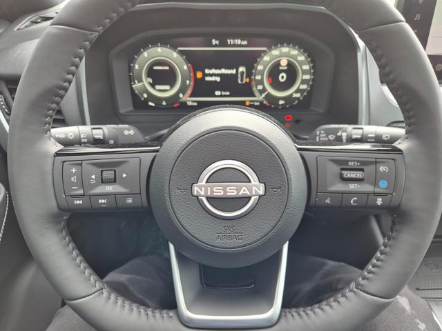 Nissan Qashqai 1.3 DIG-T MHEV 140PS Tekna Voll-Leder Klimaautomatik PanoGlasdach Sitzheizung Lenkradheizung Navi Head-Up Display elektr. Heckklappe ACC PDC v+h 360&deg;Kamera DAB Bluetooth Touchscreen Apple CarPlay Android Auto 19"LM 