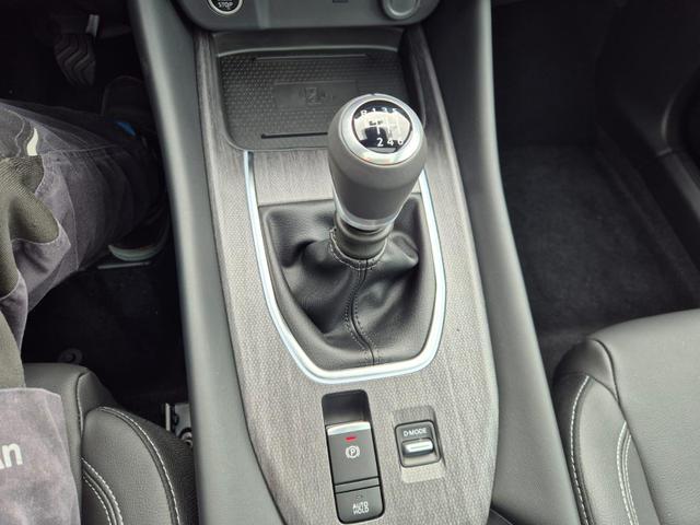 Nissan Qashqai 1.3 DIG-T MHEV 140PS Tekna Voll-Leder Klimaautomatik PanoGlasdach Sitzheizung Lenkradheizung Navi Head-Up Display elektr. Heckklappe ACC PDC v+h 360&deg;Kamera DAB Bluetooth Touchscreen Apple CarPlay Android Auto 19"LM 