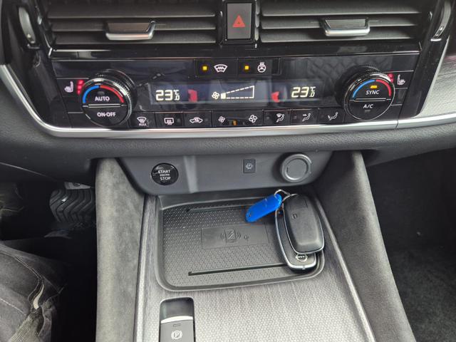 Nissan Qashqai 1.3 DIG-T MHEV 158 PS X-Tronic Tekna Premium Paket 20"LM Teil-Leder PanoGlasdach Klimaautomatik Sitzheizung Lenkradheizung Navi Head-Up Display elektr. Heckklappe ACC PDC v+h 360&deg;Kamera DAB Bluetooth Touchscreen Apple CarPlay Android Auto 