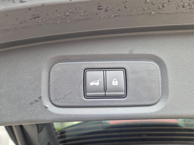 Nissan Qashqai 1.3 DIG-T MHEV 158 PS X-Tronic Tekna Premium Paket 20"LM Teil-Leder PanoGlasdach Klimaautomatik Sitzheizung Lenkradheizung Navi Head-Up Display elektr. Heckklappe ACC PDC v+h 360&deg;Kamera DAB Bluetooth Touchscreen Apple CarPlay Android Auto 