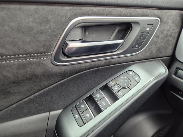 Nissan Qashqai 1.3 DIG-T MHEV 158 PS X-Tronic Tekna Premium Paket 20"LM Teil-Leder PanoGlasdach Klimaautomatik Sitzheizung Lenkradheizung Navi Head-Up Display elektr. Heckklappe ACC PDC v+h 360&deg;Kamera DAB Bluetooth Touchscreen Apple CarPlay Android Auto 