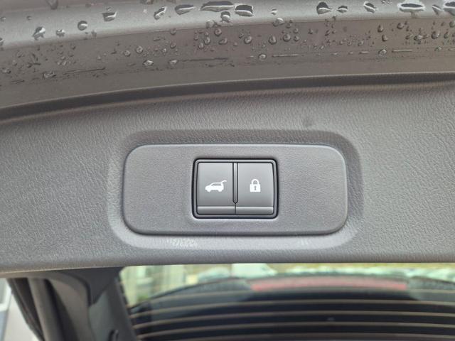 Nissan Qashqai 1.3 DIG-T MHEV 158 PS X-Tronic Tekna Voll-Leder Klimaautomatik PanoGlasdach Sitzheizung Lenkradheizung Navi Head-Up Display elektr. Heckklappe ACC PDC v+h 360&deg;Kamera DAB Bluetooth Touchscreen Apple CarPlay Android Auto 19"LM 